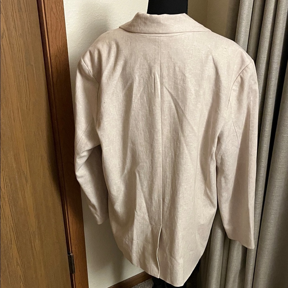 Elegant Cream Double-Breasted Women's Blazer - Picture 2 of 6